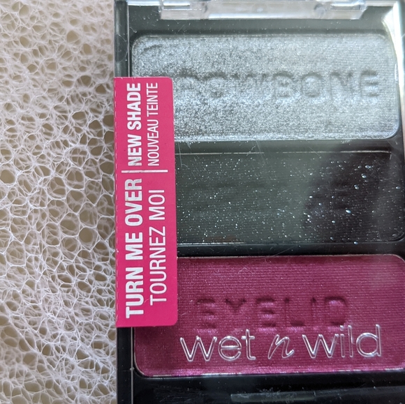 Wet n Wild NWT Spoiled Brat eyeshadow pink black - Picture 2 of 4